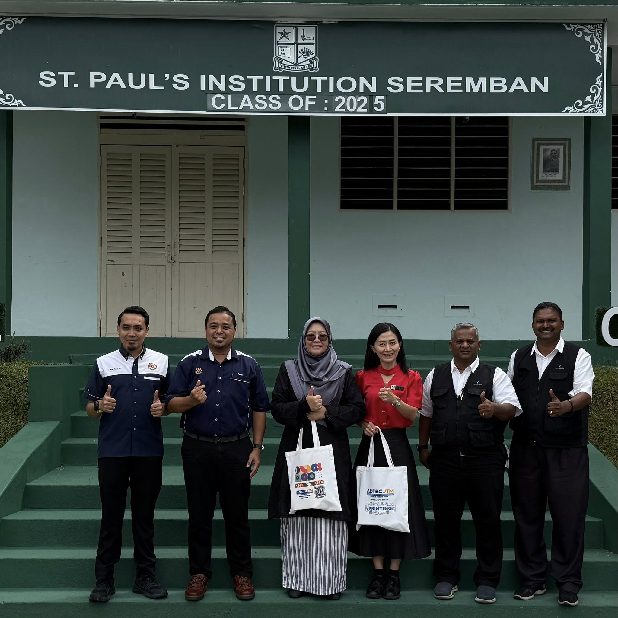 Kolaborasi bersama Industri